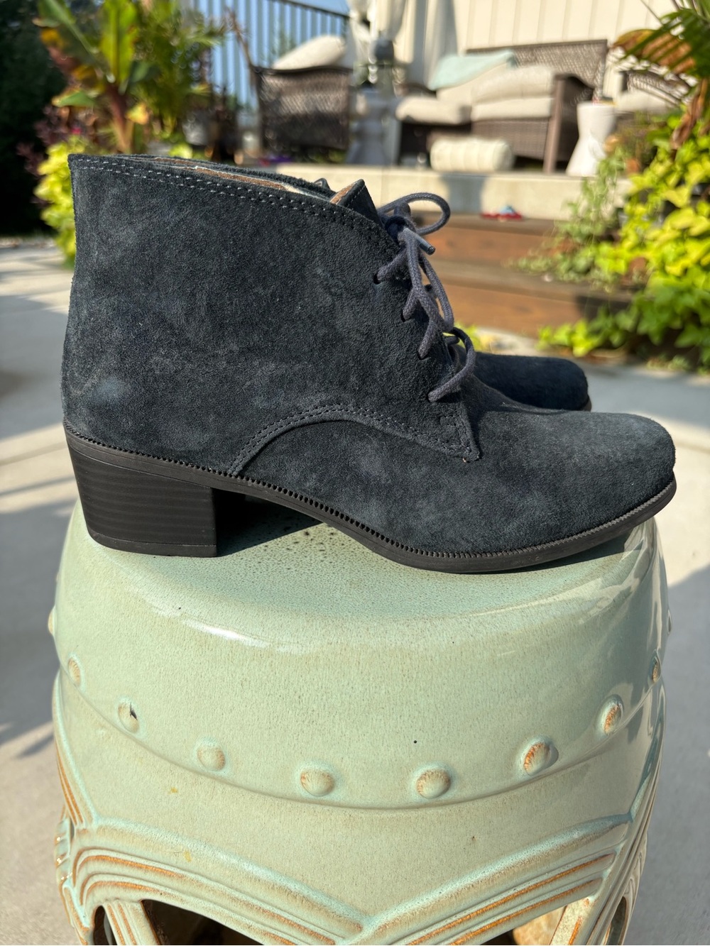 White Mountain Women's Leather Lace-Up Seneca Chukka Boots in Navy Suede. Size 7